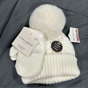 Laura Ashley| hat and mitten set